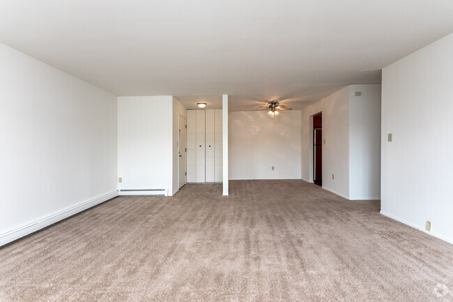 2BR, 1.5BA - Mission Hills