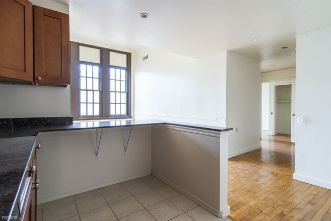 Foto del edificio - 2 br, 1 bath  - 718-26 N 17TH ST Unit 202