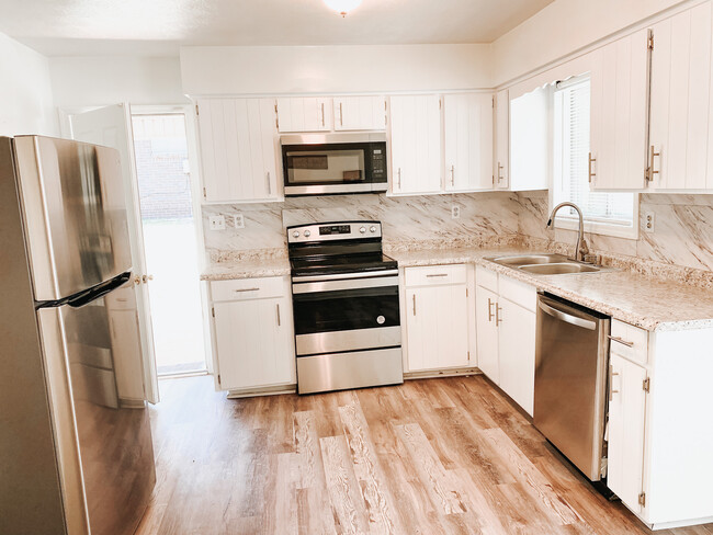 Foto del edificio - 5225 Woodsey Way