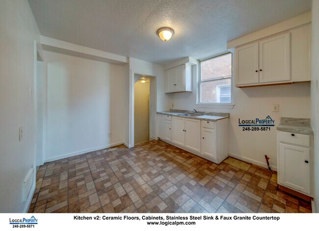 Foto del edificio - 3Bed/1Bath Bnglw w/ Hrdwd Flr. Lrg Fncd Yr...