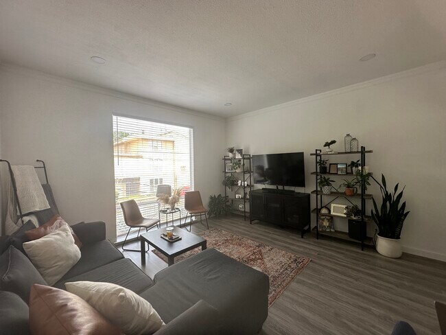 Foto del edificio - 4330 Bowser Ave