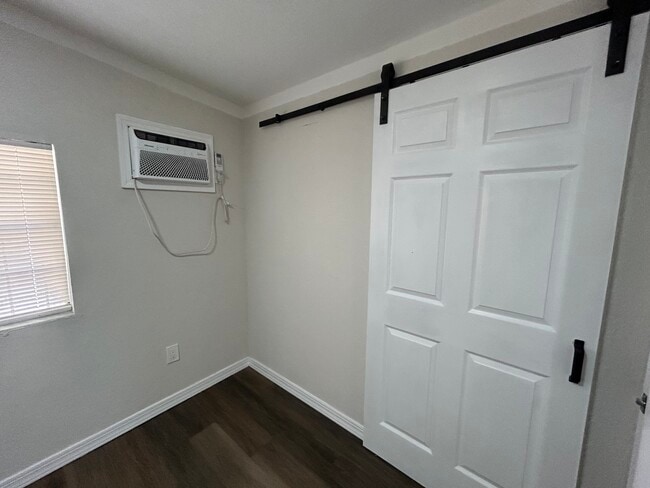 Building Photo - Crawford Investment Group - Apartment