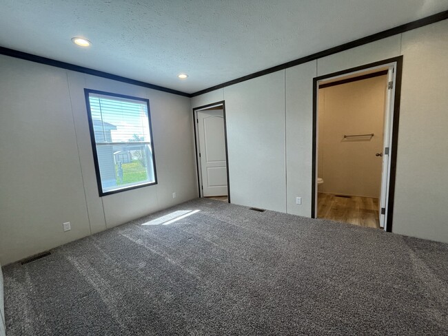 Building Photo - 39500 Warren Rd