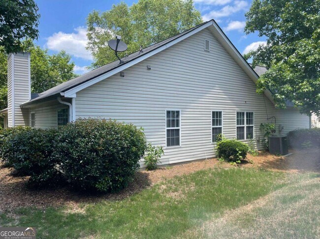 Building Photo - 3028 Express Ln NE