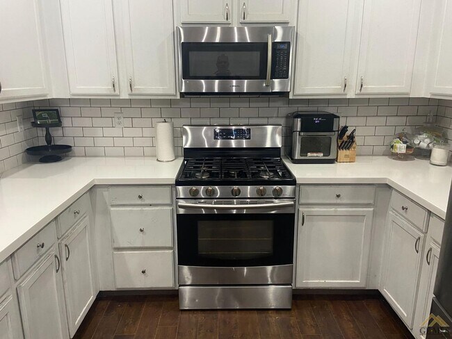 Foto del edificio - Available Now