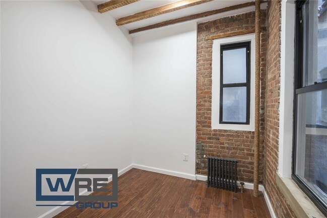 Foto del edificio - 223 Madison St