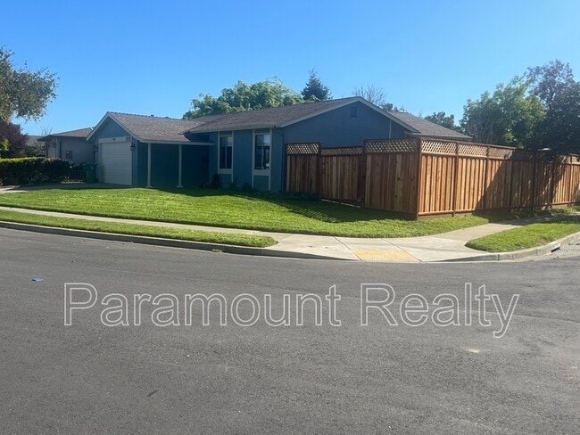 Building Photo - 7698 Redbud Ct