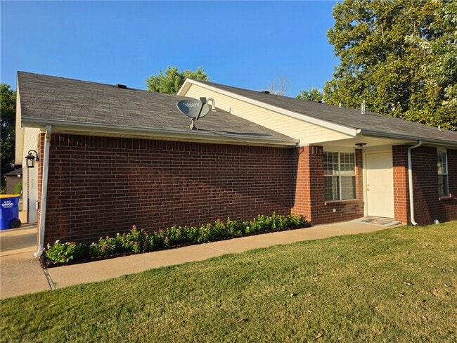Building Photo - 809 Kinkade Pl
