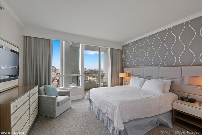 Building Photo - 4401 Collins Ave