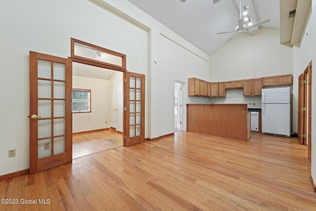 Building Photo - 117 Eastline Rd