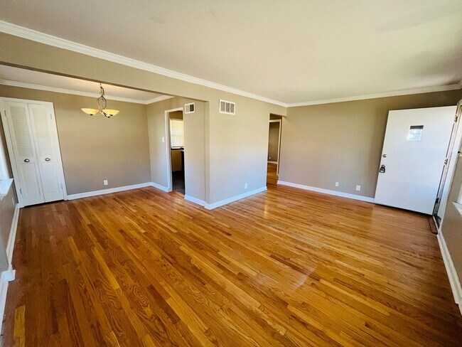 Building Photo - 2 bedroom 1 Bath home for RENT