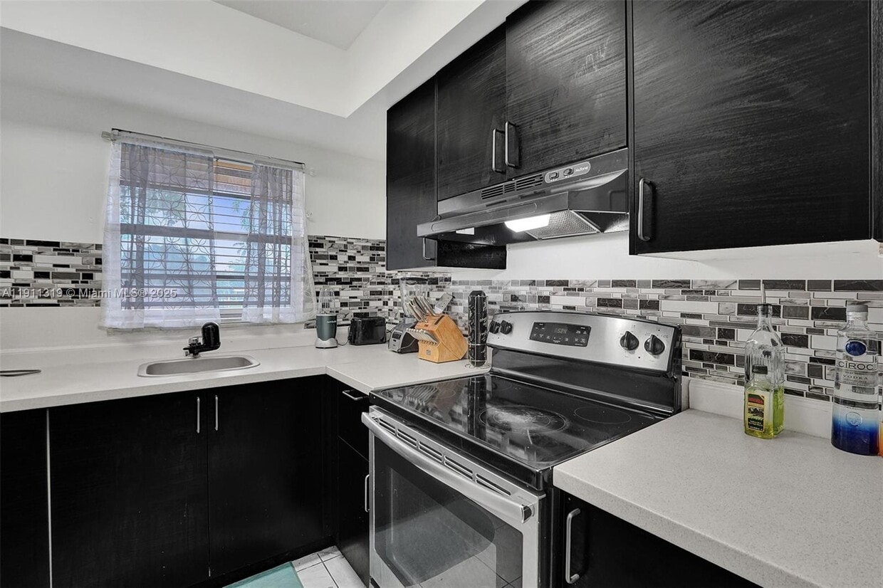 Primary Photo - 3530 NW 43rd Ave