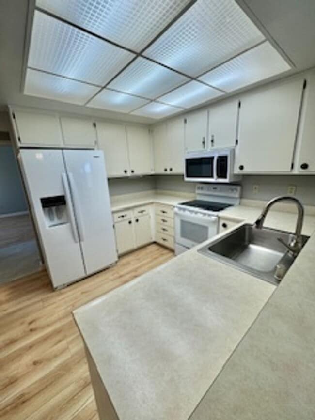 Building Photo - Charming 3-Bedroom Home with Fruit Trees, Garage & Pet-Friendly Living!