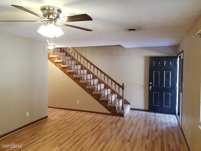 Building Photo - 2 br, 2 bath Townhome - 122 High Point Drive