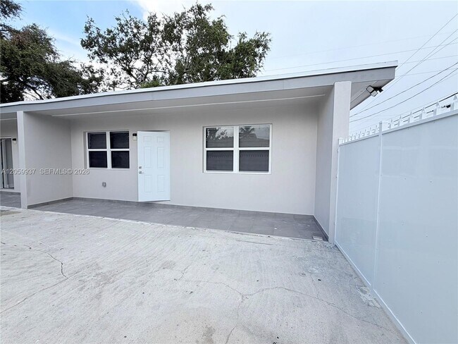 Foto del edificio - 3390 NW 50th St