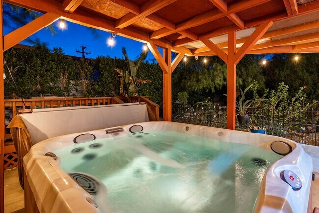 Building Photo - Beautiful fully furnished 3 bedroom home in Palm Springs (Monthly Only - No Long Term)