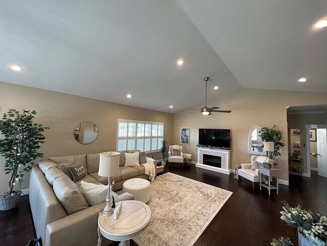 Foto del edificio - Stunning 3-Bedroom Home with Deck, Patio & Large Yard in Kodak, TN