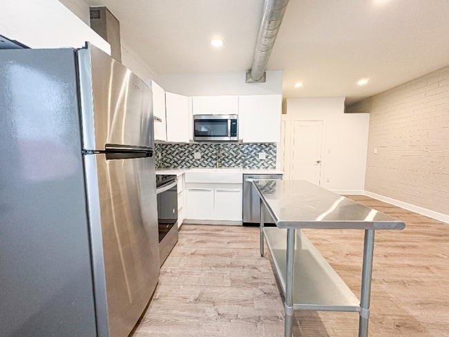Foto del edificio - 2737 E Glenrosa Ave