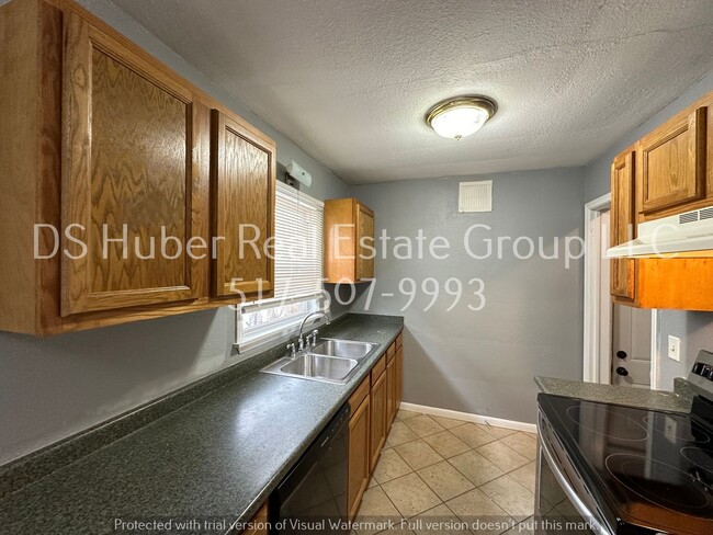 Building Photo - Recently Updated 2 Bedroom!