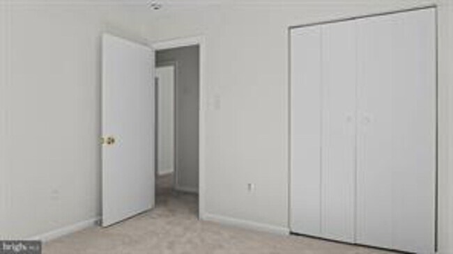Building Photo - RENOVATED TOWNHOUSE WITH 3 BEDROOMS AND 1.5 BATHS, FENCED BACKYARD