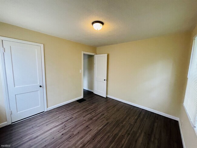 Foto del edificio - 1 br, 1 bath House - 4616 East 16th Street