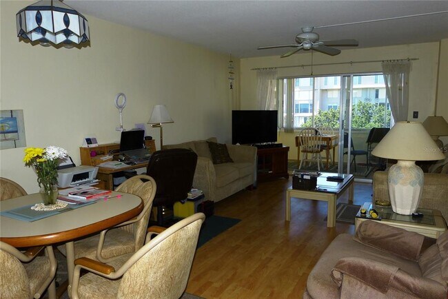 Foto del edificio - 620 Edgewater Dr