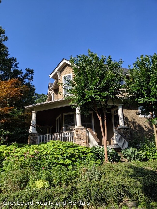 Building Photo - 3 br, 2.5 bath House - 204 Dogwood Lane