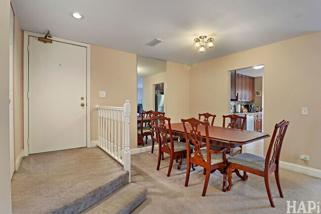 Foto del edificio - 1300 Cromwell Ct