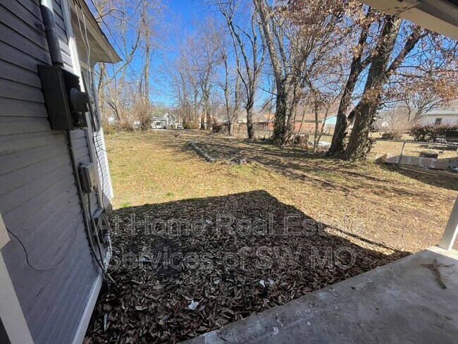 Building Photo - 1117 W Thoman St