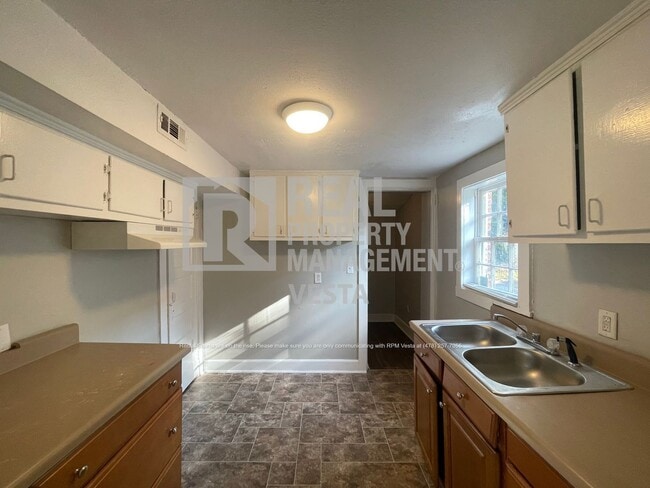 Building Photo - 2677 Napier Ave