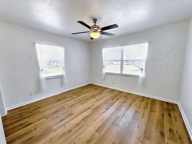 Foto del edificio - 3-Bedroom Home in a Convenient Location / ...