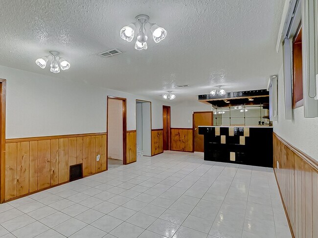 Salon - 36 Ludgate Dr