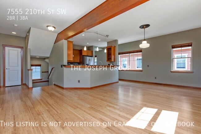 Building Photo - Stunning 2BD/2.5BA Edmonds Townhome!