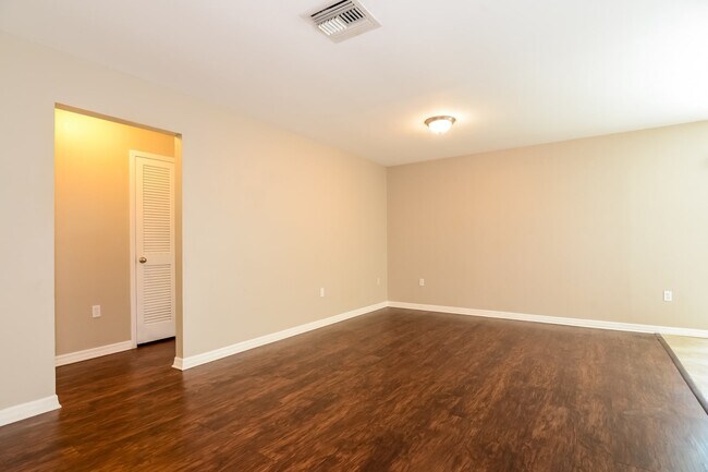 Building Photo - 4828 Cypress Tree Dr