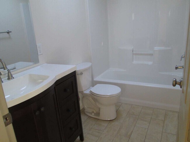 Foto del edificio - 3325 S &amp; 1815 Glatt [PRM: Marlene] (2)