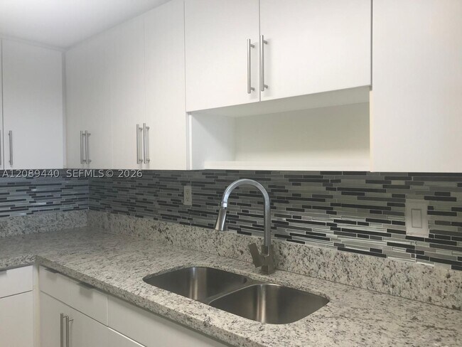 Foto del edificio - 10090 NW 80th Ct