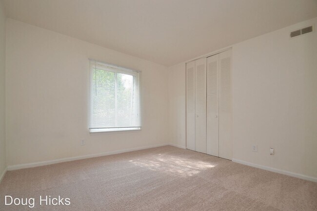 Building Photo - 2 br, 1.5 bath House - 805-V High Meadow Ln