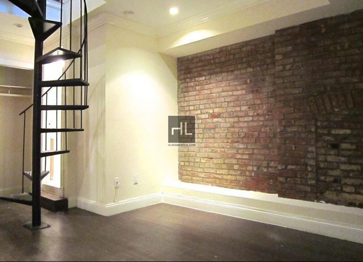Primary Photo - Hudson Street