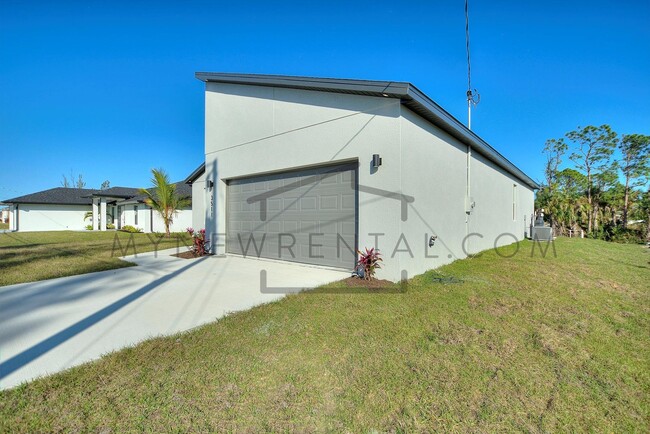 Building Photo - Deposit-Free! Modern, energy efficient hom...
