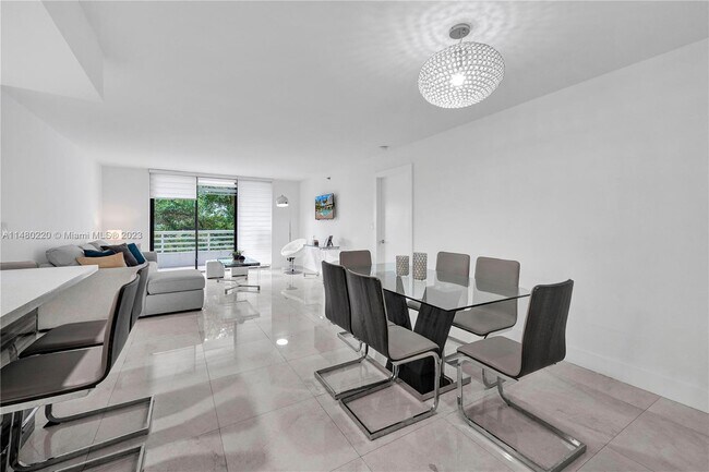Foto del edificio - 3300 NE 192 St