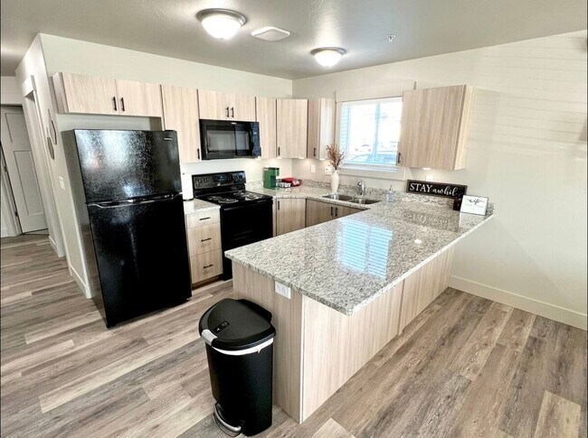 Foto del edificio - 6066 N Silver Fox Rd