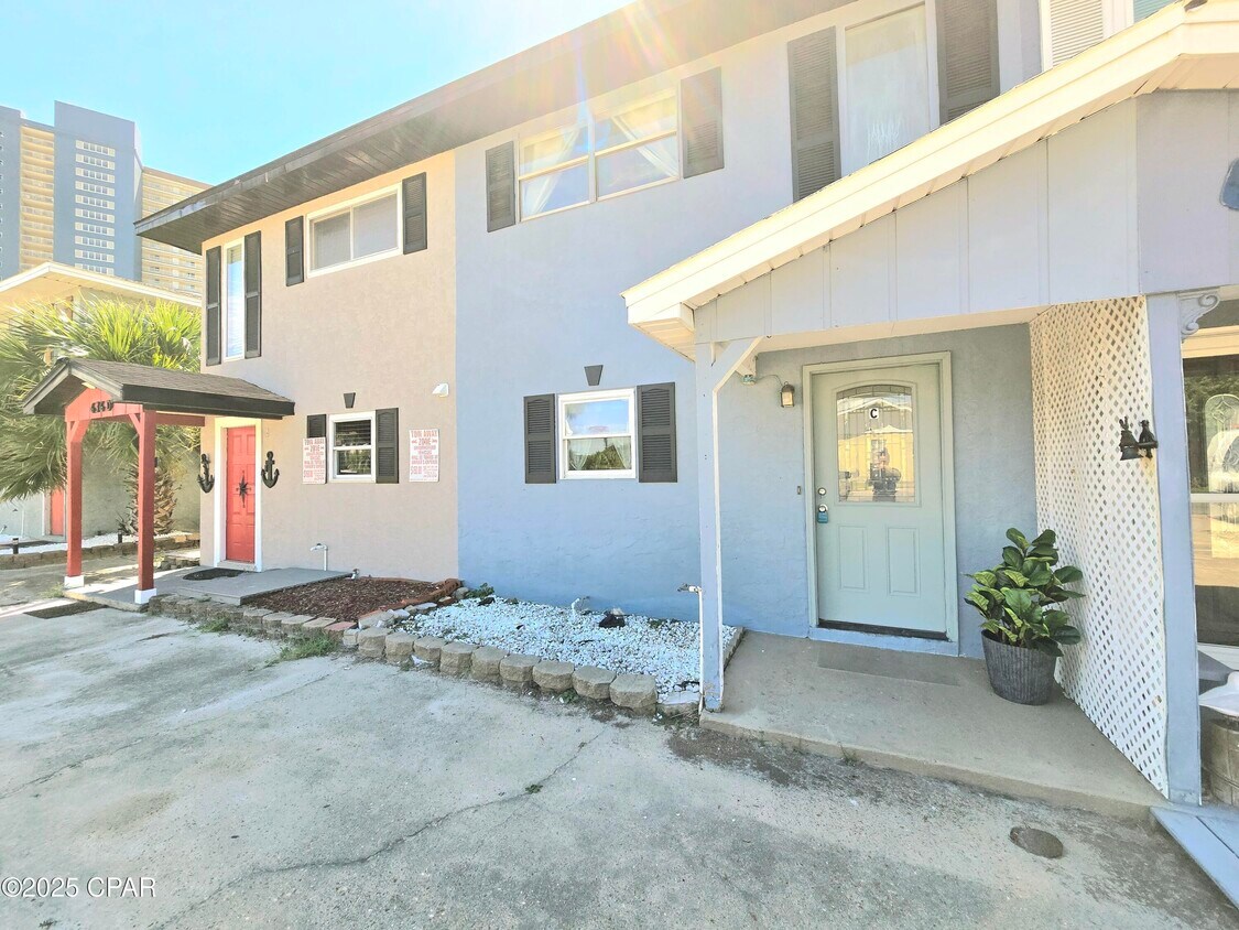 Primary Photo - 636 W Caladium Cir