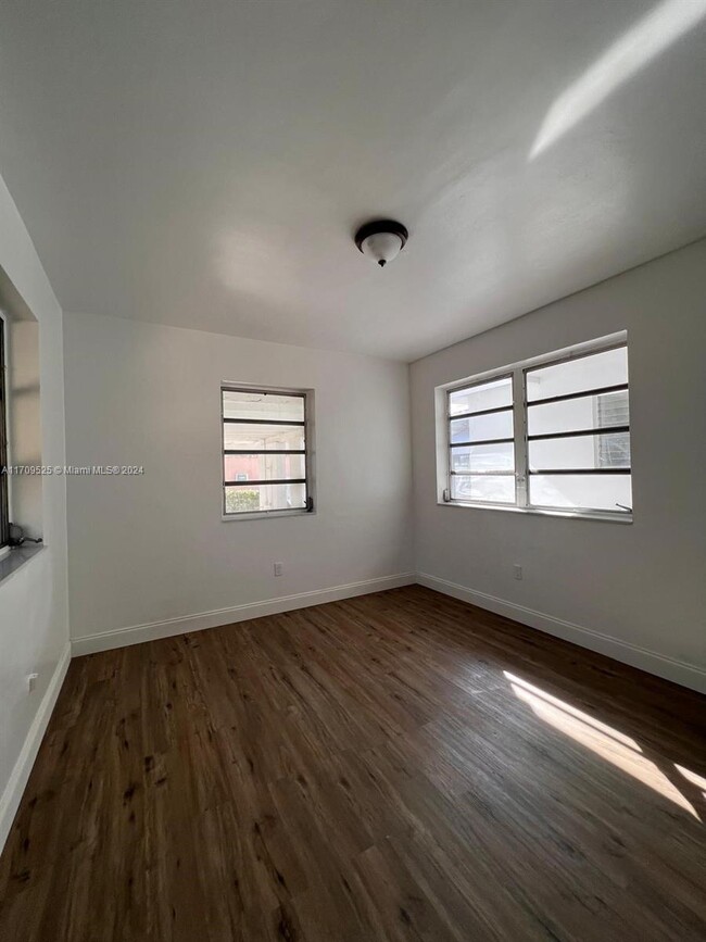 Building Photo - 3 bedroom in Miami FL 33127