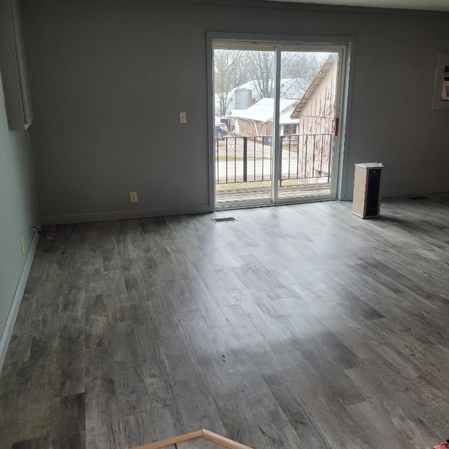 Building Photo - 1331 New London Gravel Rd