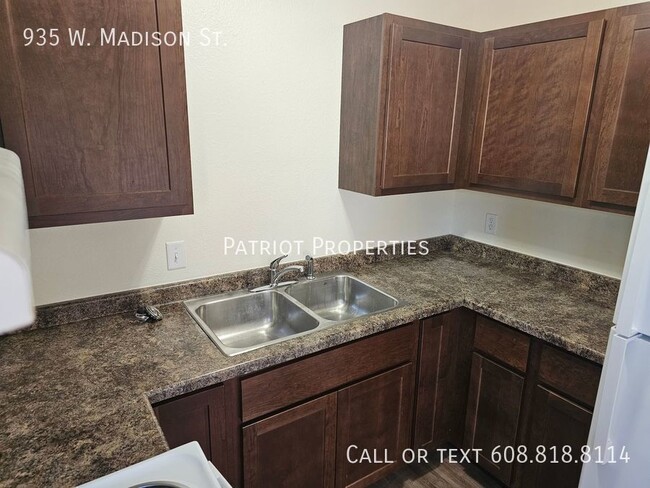 Building Photo - 2 bedroom/ 1 bath in Platteville, WI
