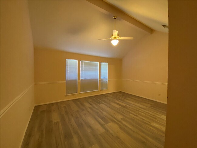 Foto del edificio - 215 W New Meadows Dr