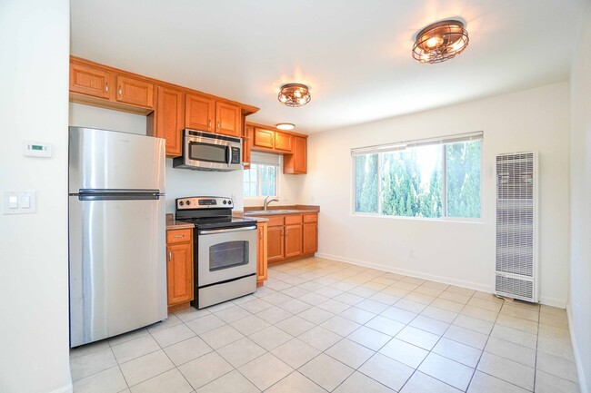 Building Photo - Duplex Scott