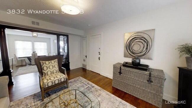 Building Photo - Updated 2 bed 1 bath in the heart of Midtown!