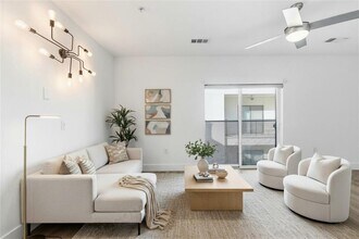 Building Photo - 2213 Poquito St