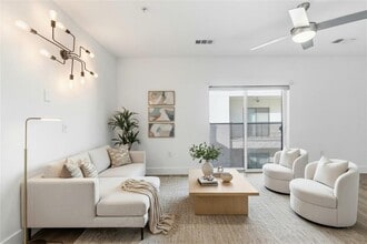 Building Photo - 2213 Poquito St